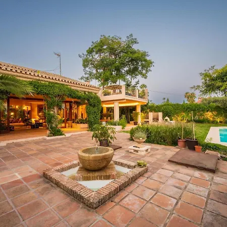 Character Filled With Mature Garden Holiday home *