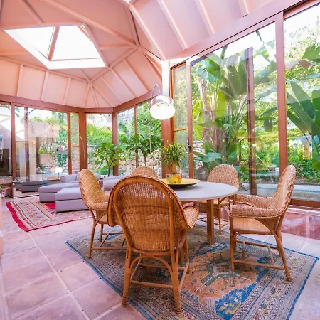 Character Filled With Mature Garden Holiday home *