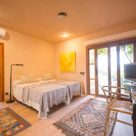 Character Filled With Mature Garden Holiday home