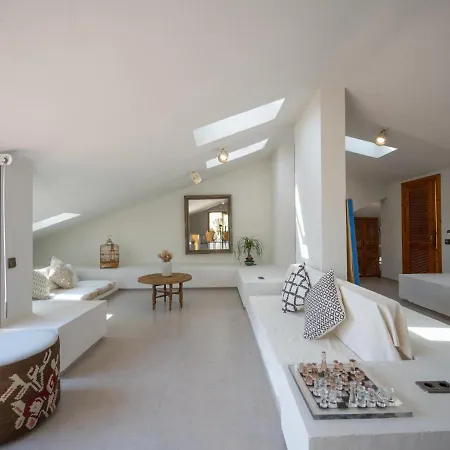 Character Filled With Mature Garden Holiday home *